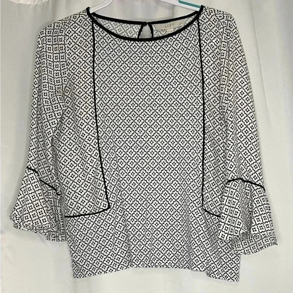 Ann‎ Taylor LOFT cropped sleeve bell cuff blouse - Picture 1 of 4
